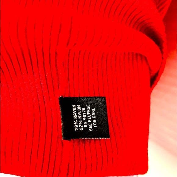 PREMISE STUDIO RED LONG SLEEVE KNIT SWEATER W/GOLD ZIPPER ACCENTS. WOMEN’S LARGE - Picture 6 of 6